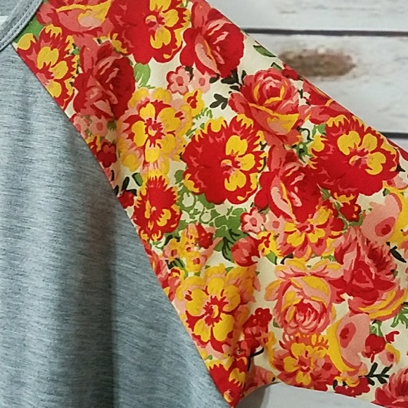 LuLaRoe Sloan T Size 14 baseball style tee! - Picture 2 of 4